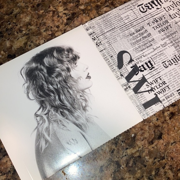 Taylor Swift reputation - Picture 3 of 6